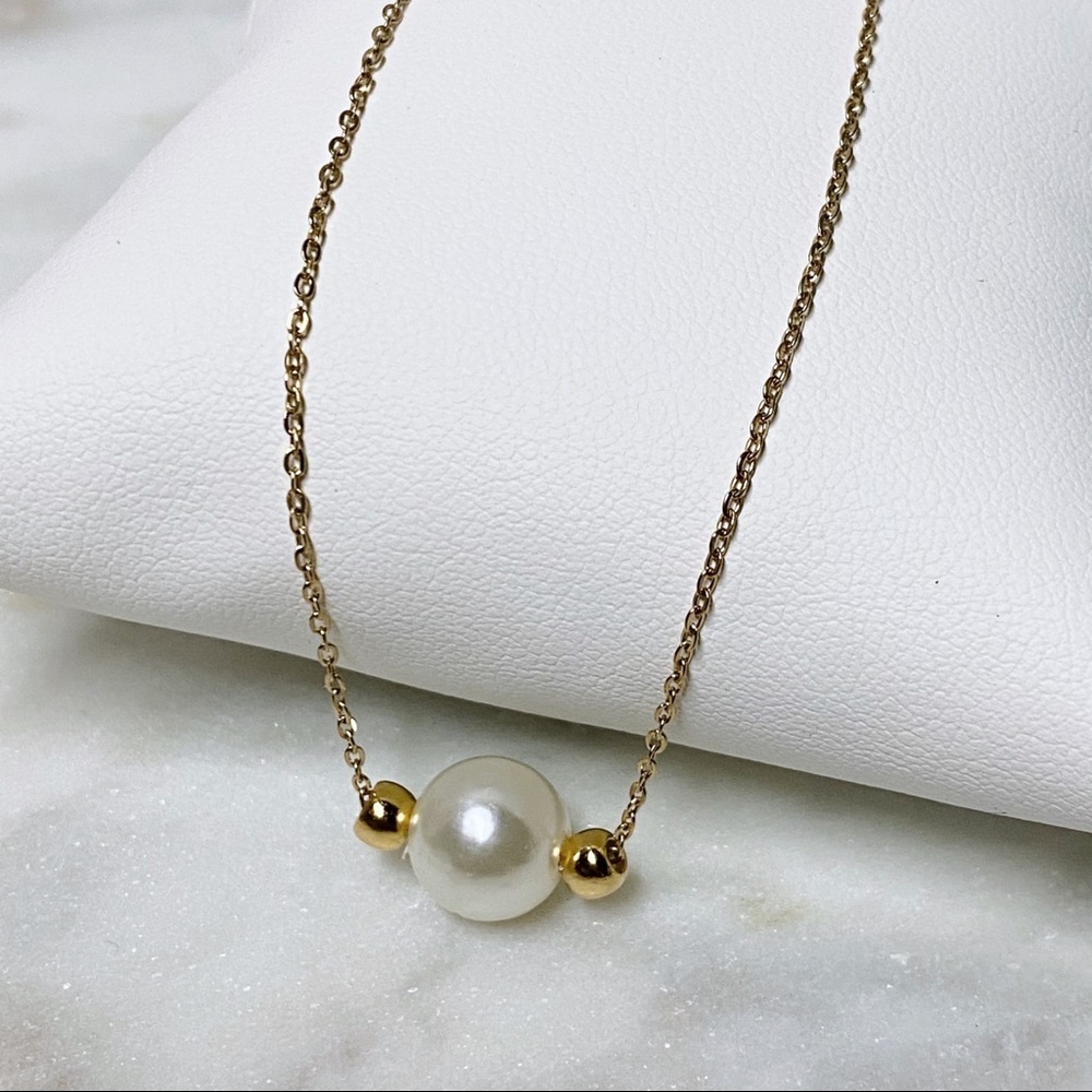 MONICK Pearl Necklace